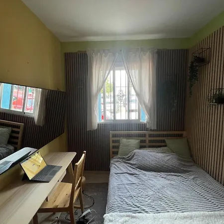Warm Wood 1 Bedroom Sofa Bed Apartment *